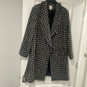 One of my fav piece!Throw over any black outfit to dress up for evening out/work